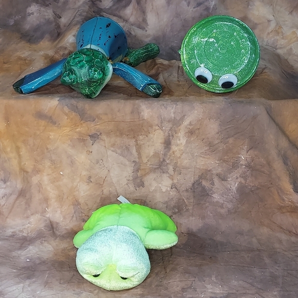 Frog Collectibles Trio Classic Toy Co Plush,Clay Pot frog,Resin Metal Wood Frog - Picture 8 of 10